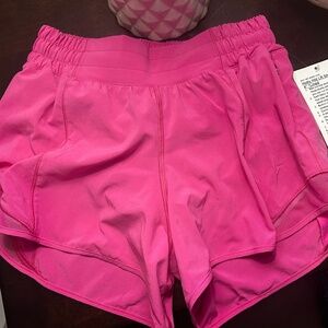 Lululemon Hotty Hot 4" Shorts NWT